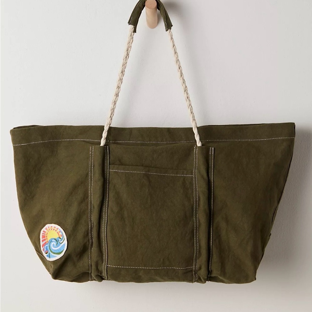💚Free People Been There Badge Tote Bag - Picture 3 of 5